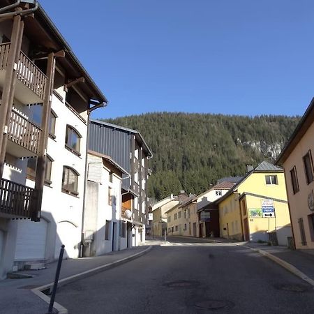 Appartement Au Coeur Du Village Avec Parking Prive Mijoux Bagian luar foto