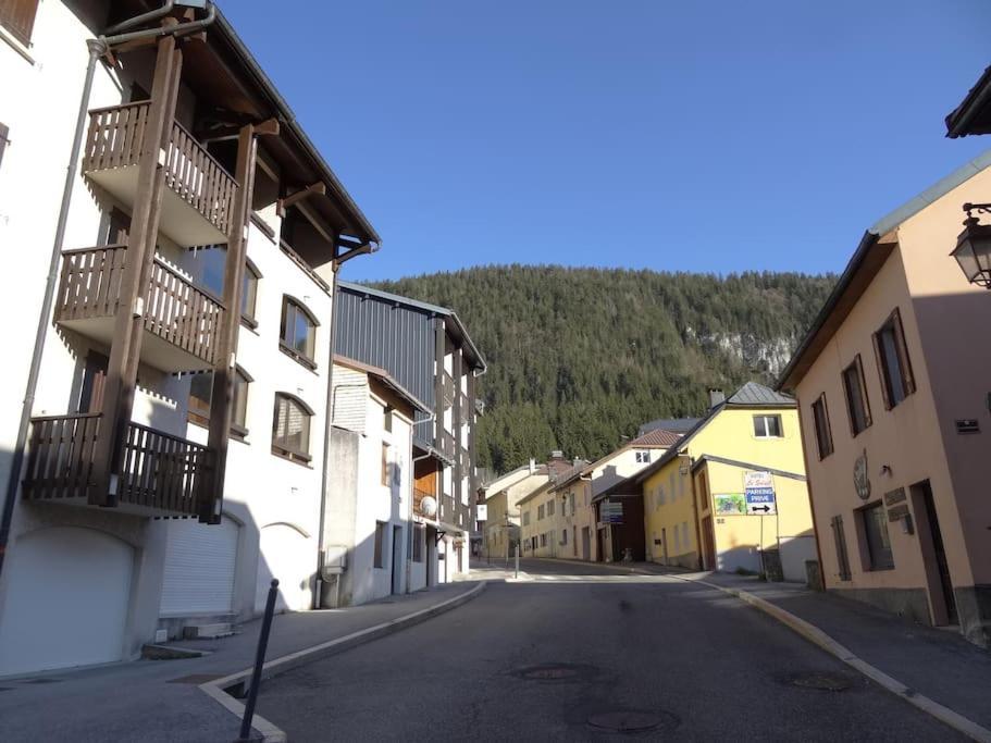 Appartement Au Coeur Du Village Avec Parking Prive Mijoux Bagian luar foto