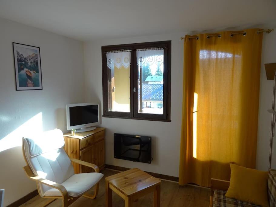 Appartement Au Coeur Du Village Avec Parking Prive Mijoux Bagian luar foto