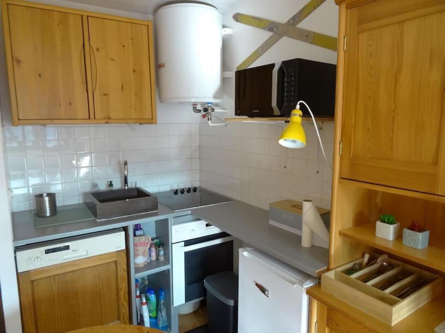 Appartement Au Coeur Du Village Avec Parking Prive Mijoux Bagian luar foto