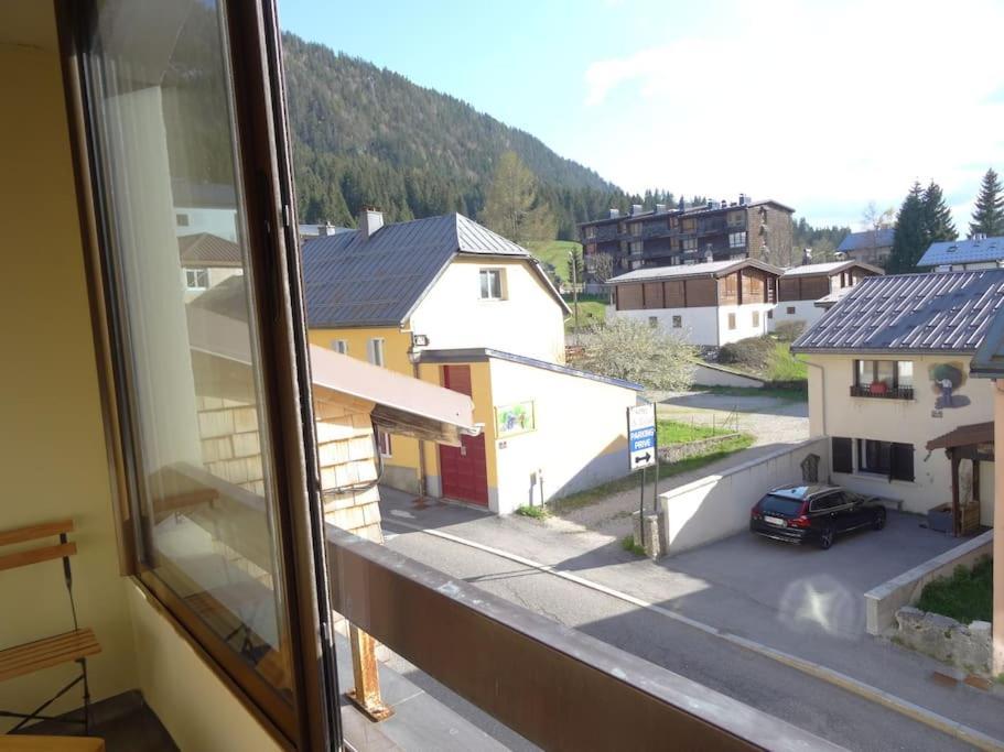 Appartement Au Coeur Du Village Avec Parking Prive Mijoux Bagian luar foto