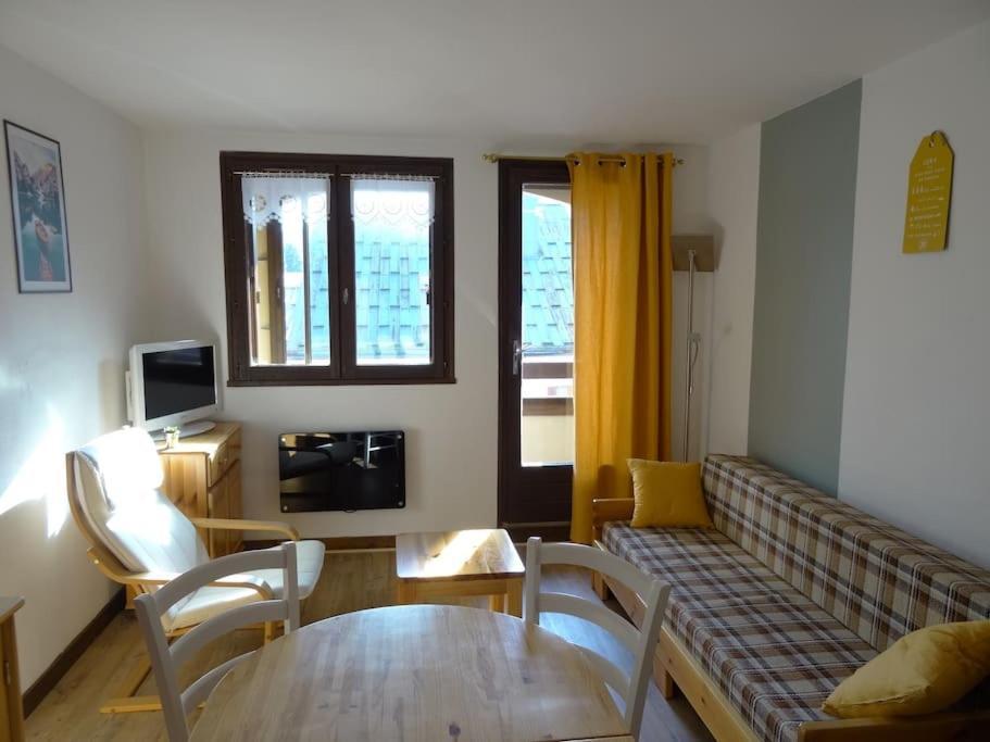 Appartement Au Coeur Du Village Avec Parking Prive Mijoux Bagian luar foto