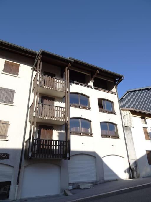 Appartement Au Coeur Du Village Avec Parking Prive Mijoux Bagian luar foto